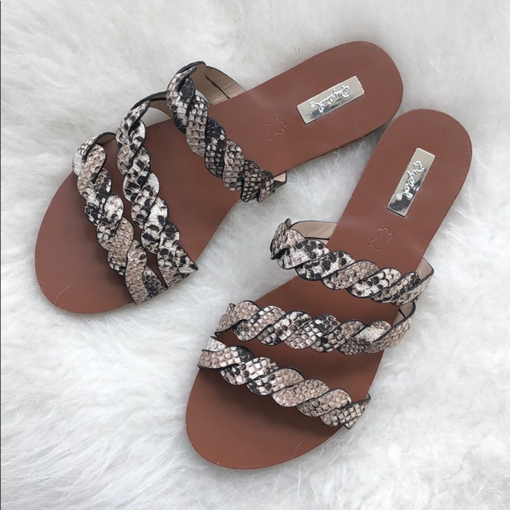 HP 🌟NWT Snake skin print sandals